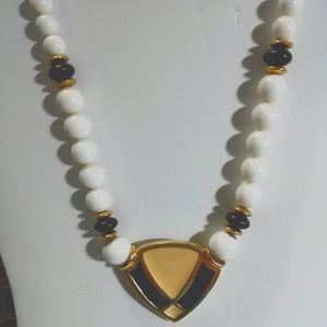 Napier ❤️Vintage Signed Black/White Lucite Beads With Gold Tone Necklace EUC
